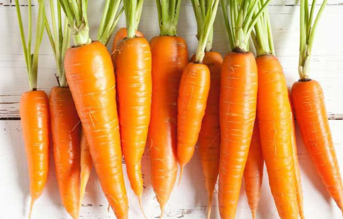 Cà rốt giàu vitamin A, E tốt cho mắt bé