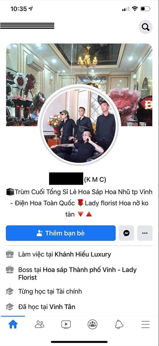 Theo một tài khoản mạng chia sẻ, anh chàng này thực chất chỉ làm màu và nhà kinh doanh sáp hoa (Ảnh: Nguyễn Kim Anh/KSC)