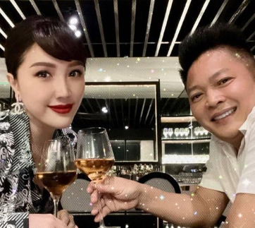 Tối ngày 14/2, Bảo Thy bất ngờ khoe khoảnh khắc hẹn hò lãng mạn cùng chồng đại gia lên Instagram cá nhân. Vì từng hứa không đăng ảnh chồng nên cô phải lên tiếng giải thích: