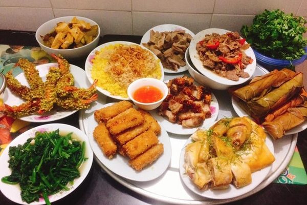 Không nên tụ tập đông người