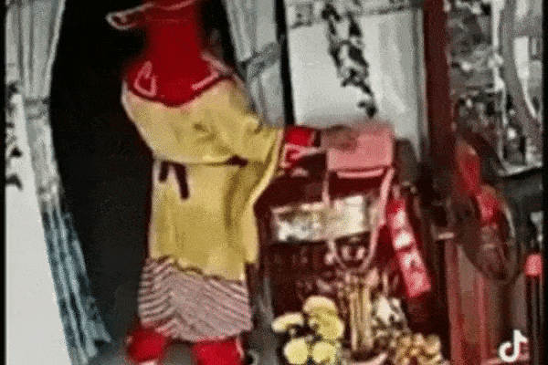 Cứ tưởng Thần Tài đem lộc vào nhà, thế nhưng lại là thế này đây