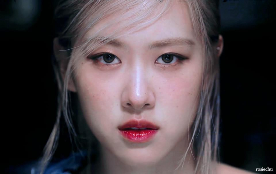 Nàng main vocal của BlackPink không sở hữu vẻ đẹp chuẩn Hàn vậy nhưng cô lại đẹp và thu hút theo cách của riêng mình