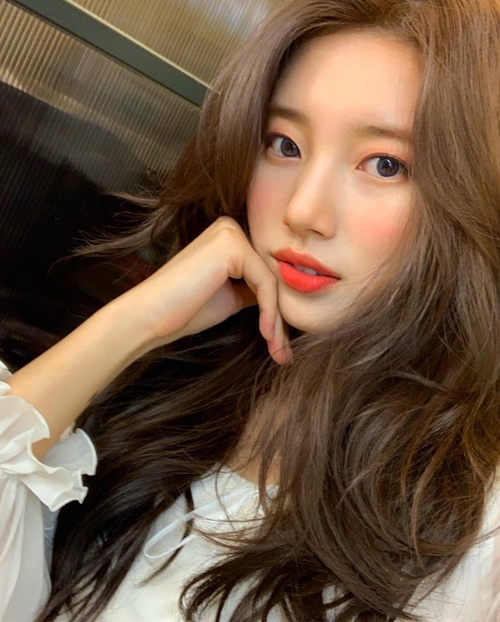 Chiếc mũi của Suzy là dáng S-line, cao thanh thoát nhẹ nhàng và hoàn hảo cho những cô nàng Á Đông