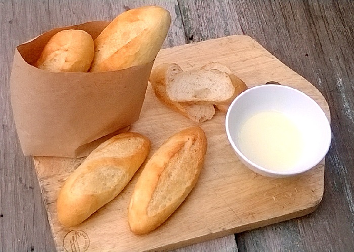 banh-mi-cham-sua-02