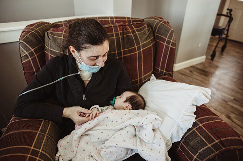 Khi Kelsey tỉnh dậy, con gái cô đã được gần 3 tháng tuổi.