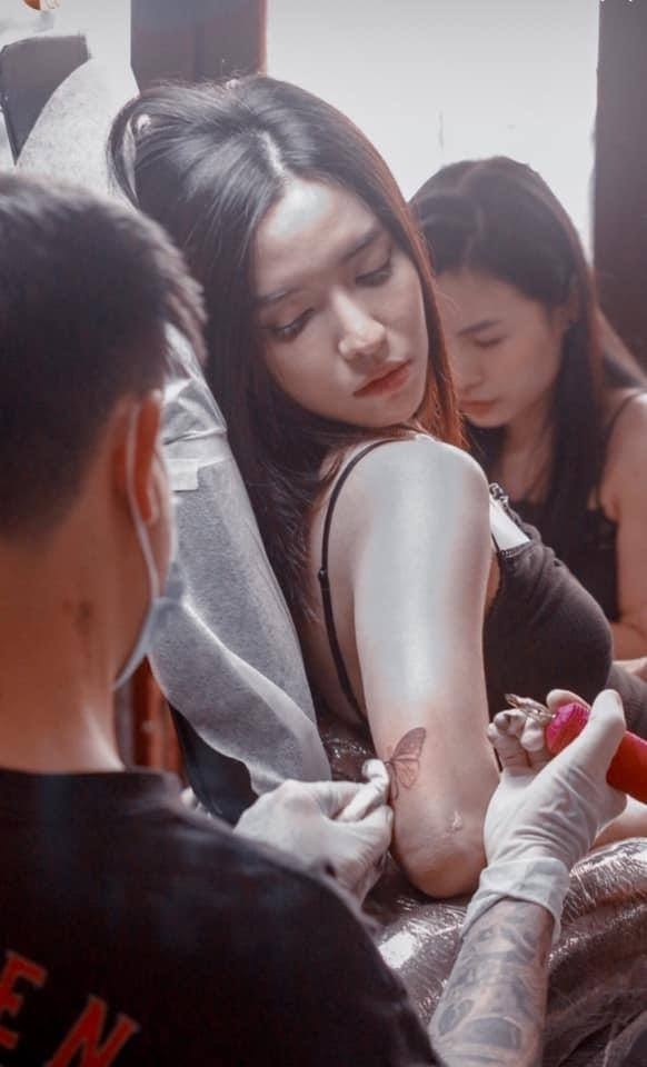 Fan vẫn đang chờ hình ảnh sắc nét nhất về hình xăm của Bích Phương.
