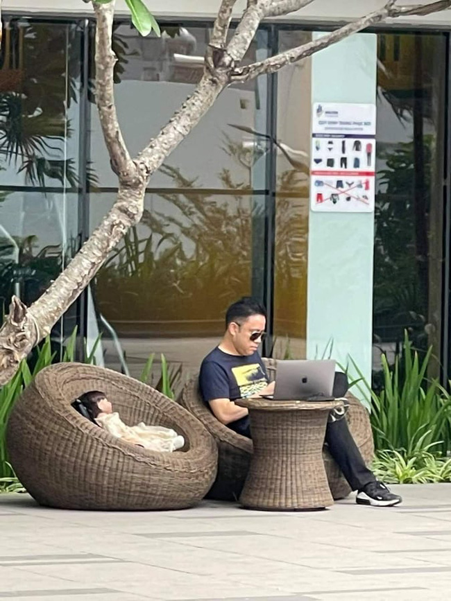 hot-victor-vu-lan-dau-len-tieng-viec-nuoi-va-di-uong-ca-phe-voi-bua-ngai-kumanthong-15d-5610147