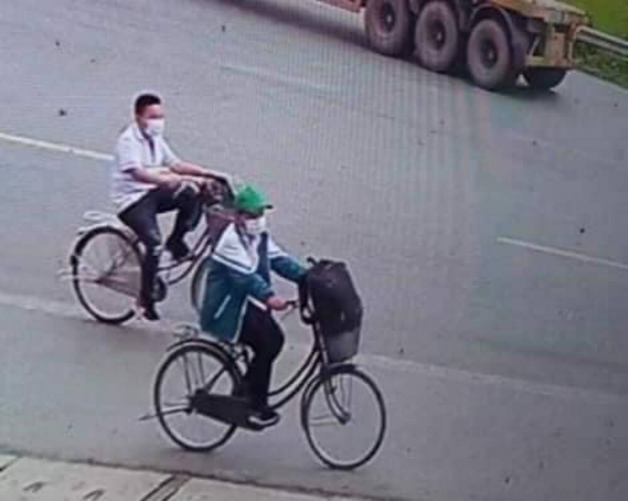 Hai cháu đạp xe từ Thái Bình về Thanh Hóa  qua trích xuất camera người dân