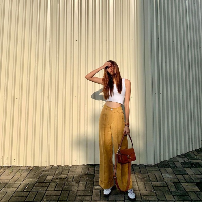 Cách phối đồ với tank top mùa Hè chuẩn nàng IT girl sành điệu 7 Empty