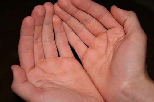 Lòng bàn tay hồng hào chứng tỏ bạn khỏe mạnh sống thọ