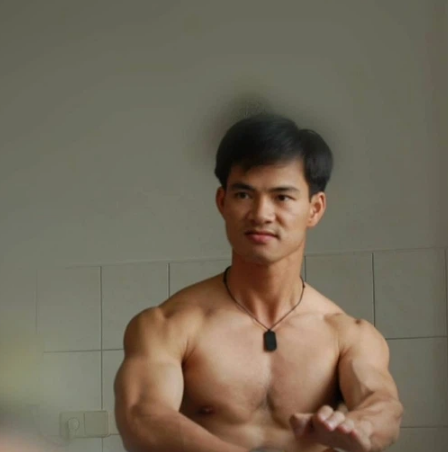 Vân Dung bất ngờ chia sẻ bức ảnh ngày còn trẻ của mình với NS Chí Trung - Quang Thắng và Hiệp Gà. Đây có thể là ảnh hậu trường vào nhiều năm về trước của dàn Táo Quân. Trong đó, nhan sắc diễn viên Vân Dung được netizen khen ngợi xinh đẹp chẳng thua gì hội mỹ nhân bây giờ. Còn NS Chí Trung, Quang Thắng hồi đó so với hiện tại chẳng khác gì mấy. Ngắm nhìn ảnh hồi trẻ của dàn diễn viên hài đình đám gắn liền với bao thế hệ, khán giả không khỏi bồi hồi. Đặc biệt nhất, dân tìn bên dưới phần bình luận cũng tung luôn bức ảnh thời trẻ gây choáng của NS Xuân Bắc. Hình ảnh body 6 múi, cơ bắp lực lưỡng của anh khiến ai nhìn cũng vô cùng bất ngờ. Hoá ra, bố Bi Béo từng có 1 thời sở hữu body