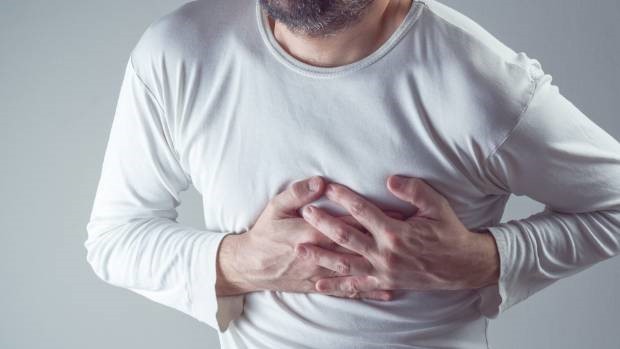 Đau ngực có thể là một biểu hiện của bệnh tim