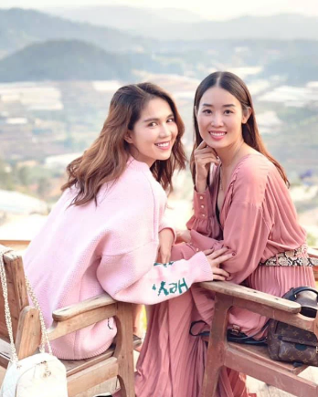 Mới đây, Ngọc Trinh có chuyến du lịch Đà Lạt cùng hội bạn thân. Chia sẻ cùng loạt ảnh check-in mới nhất, Ngọc Trinh hào hứng tiết lộ: 