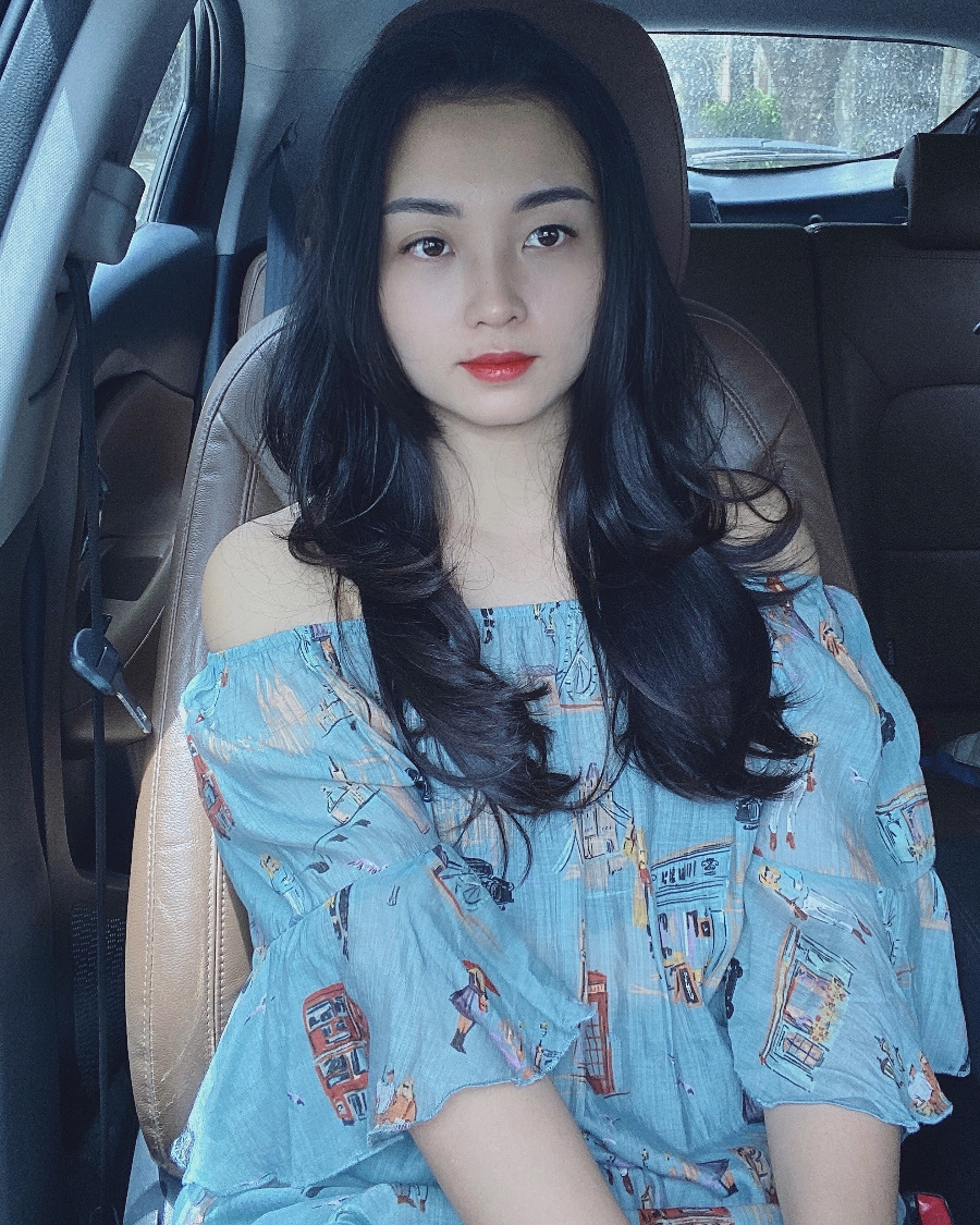 “Thiết kế off-shoulder là cứu cánh nếu một ngày chẳng may bạn không biết mặc gì”