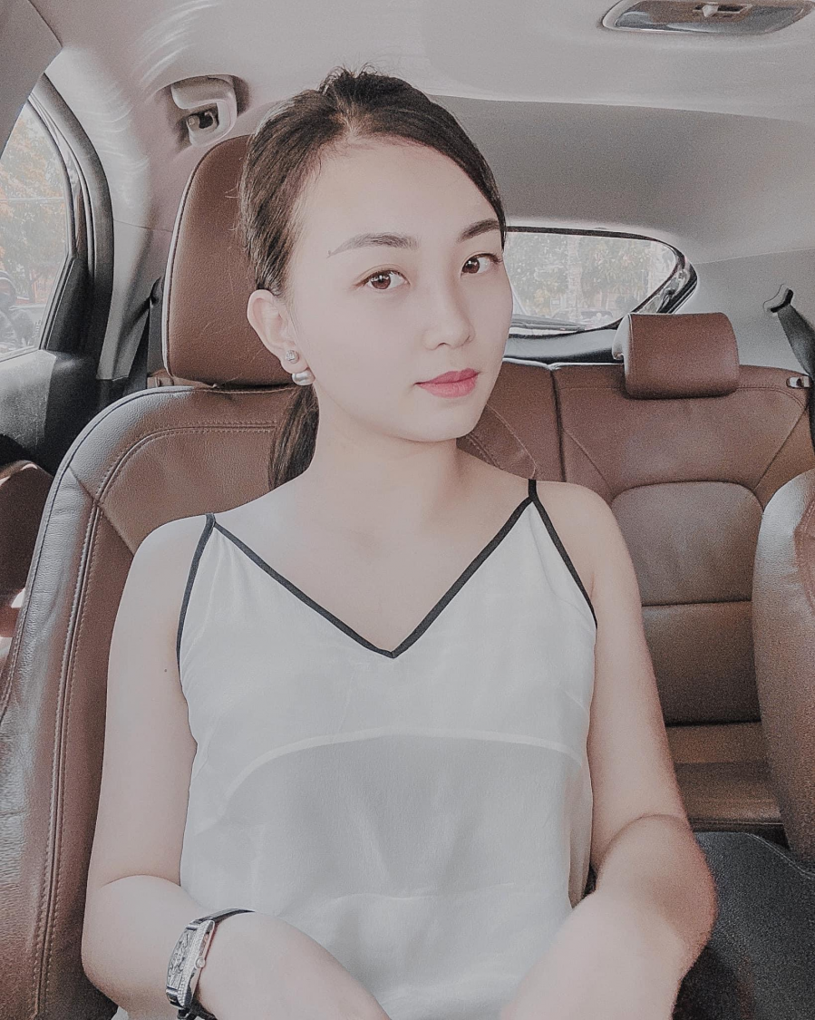 “Áo hai dây trẻ trung”