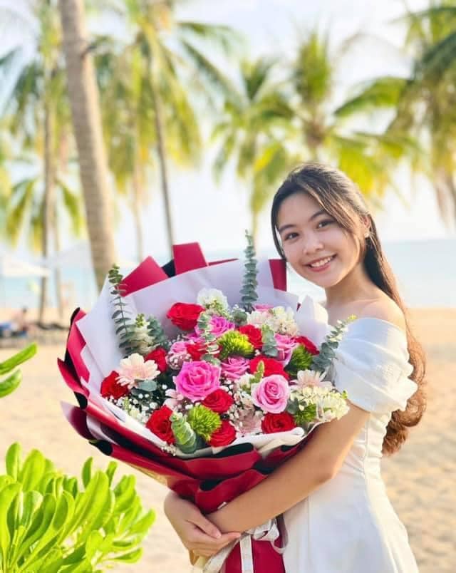 Cô bé Lọ Lem có nét đẹp đằm thắm