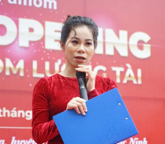 Cô Kim Tuyến đang là CEO của một trung tâm tiếng Anh tại Hà Nội