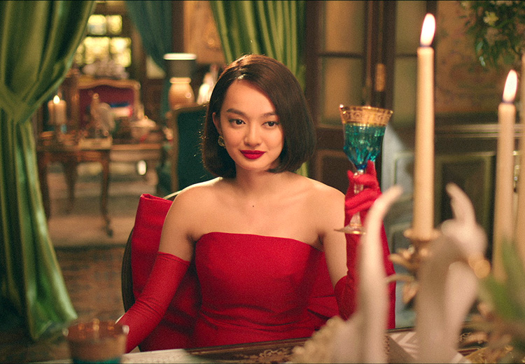 Hình ảnh cao sang quyền quý của Kaity Nguyễn trong phim.