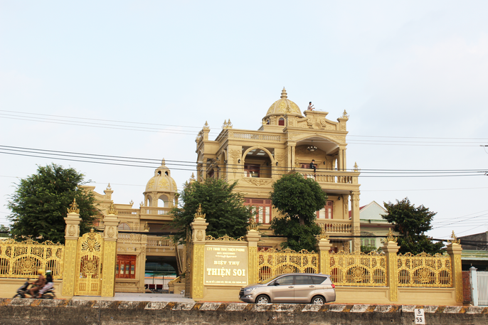 Biệt thự dát toàn vàng 24k vô cùng hoành tráng