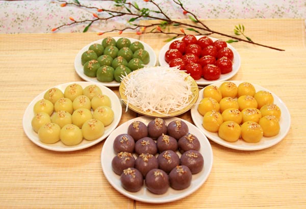 Bánh trôi bánh chay ngũ sắc không nên dùng để cúng