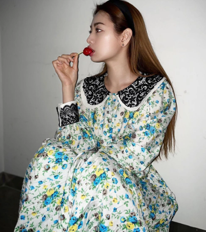Mới chớm Hè, sao Hàn đã có loạt gợi ý váy hoa xinh yêu cho nàng bung lụa