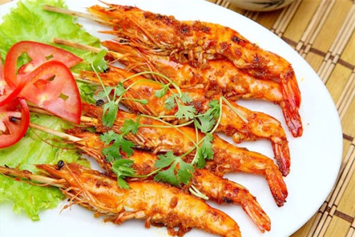 Món tôm nướng sa tế ngon ai cũng thích thú