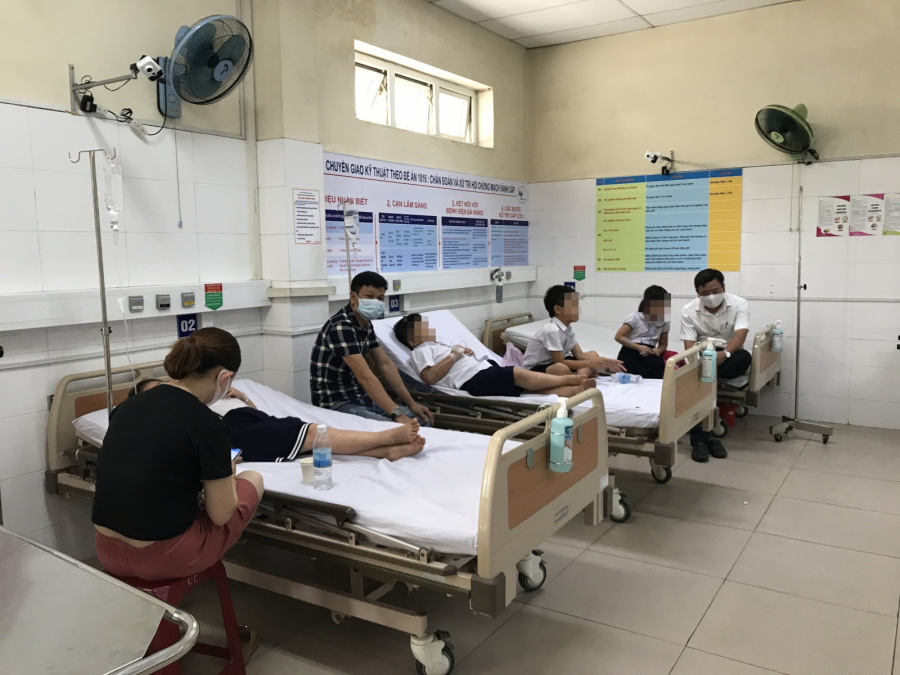 Một số em có biểu hiện nặng (Ảnh: Giáo dục&Thời đại)