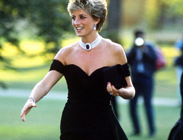 Những bộ đầm đen gây bão Hoàng gia Anh: Công nương Diana gợi cảm, Kate nhiều lần mắc lỗi