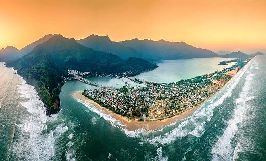 Lăng Cô được ghi nhận là vịnh đẹp nhất thế giới