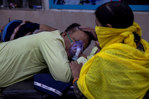Oxy giờ đây là thứ quý giá tại Ấn Độ. (Ảnh: AFP)