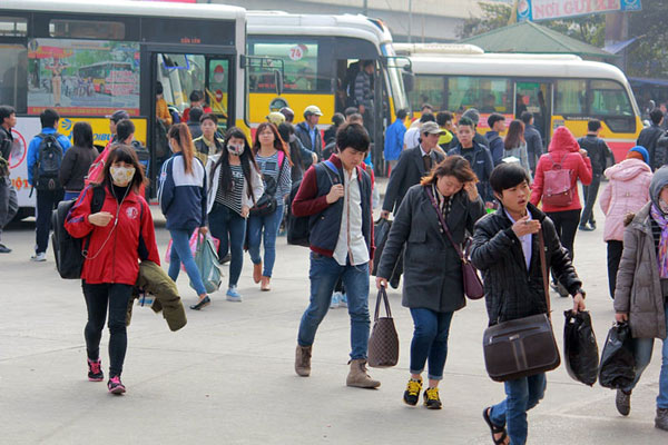 Người dân khi quay trở lại thành phố làm việc sau nghỉ lễ 30/4 bắt buộc phải khai báo y tế (Ảnh Internet)
