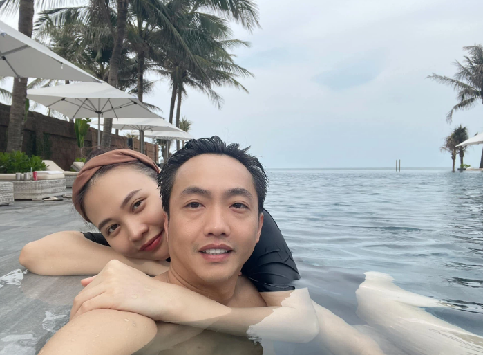 Cường Đô La đã đăng hình ảnh tình tứ cùng bà xã khiến cộng đồng mạng không khỏi ghen tị và ngưỡng mộ. Đáng chú ý nhất chính là đại gia phố núi còn công khai nói lời