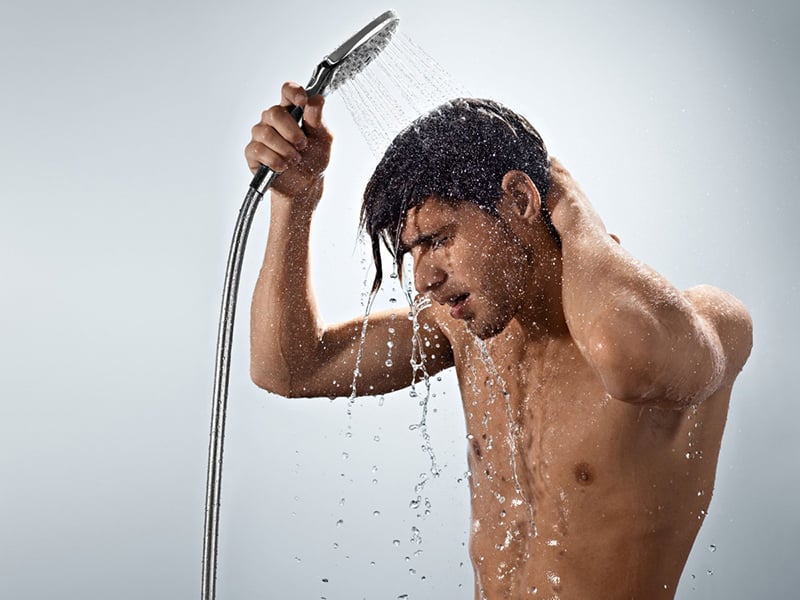Tắm nước nóng nhiều gây vô sinh cho nam giới