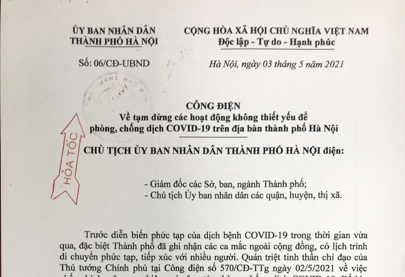 Chủ tịch UBND TP Hà Nội có công điện khẩn số 06 chỉ đạo tạm dừng các hoạt động không thiết yếu để phòng, chống dịch Covid-19 trên địa bàn ( Ảnh: PLO)