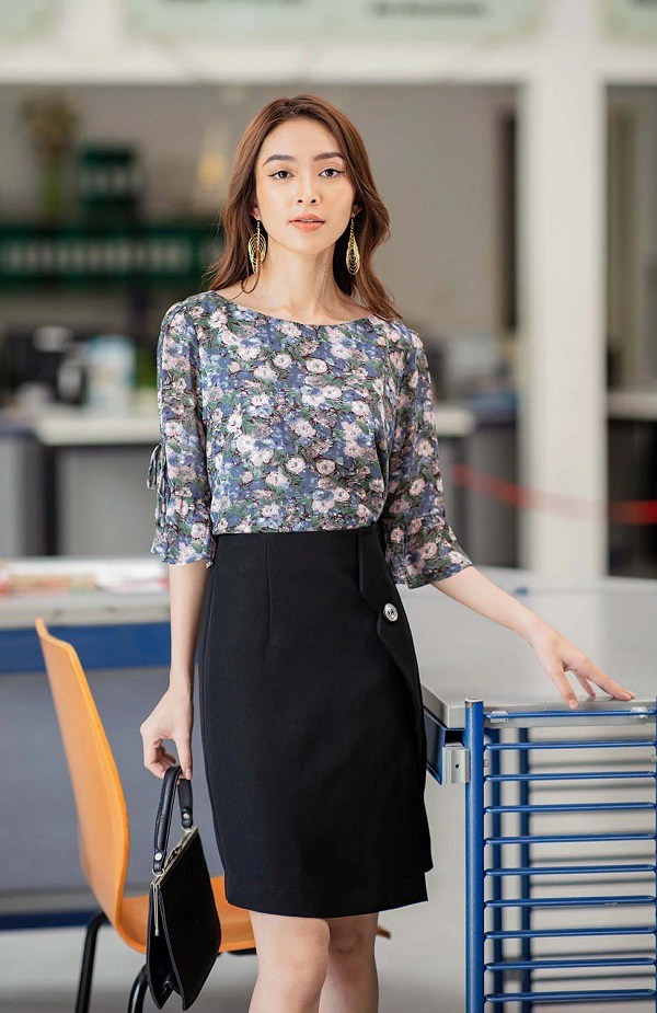 Mùa hè cứ diện những mẫu áo công sở sau đảm bảo vừa thanh lịch vừa mát mẻ