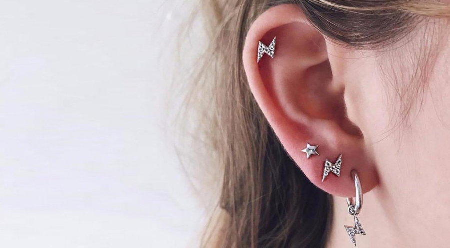 Việc bạn xỏ nhiều khuyên tai có thể làm ảnh hưởng tới sức khỏe