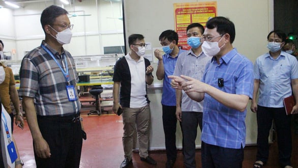 Chủ tịch tỉnh Bắc Giang làm việc với lãnh đạo  Công ty Shin Young (Ẩnh: Tuổi trẻ)