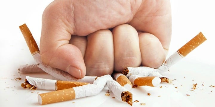 Hút thuốc lá làm tăng nguy cơ mắc Covid