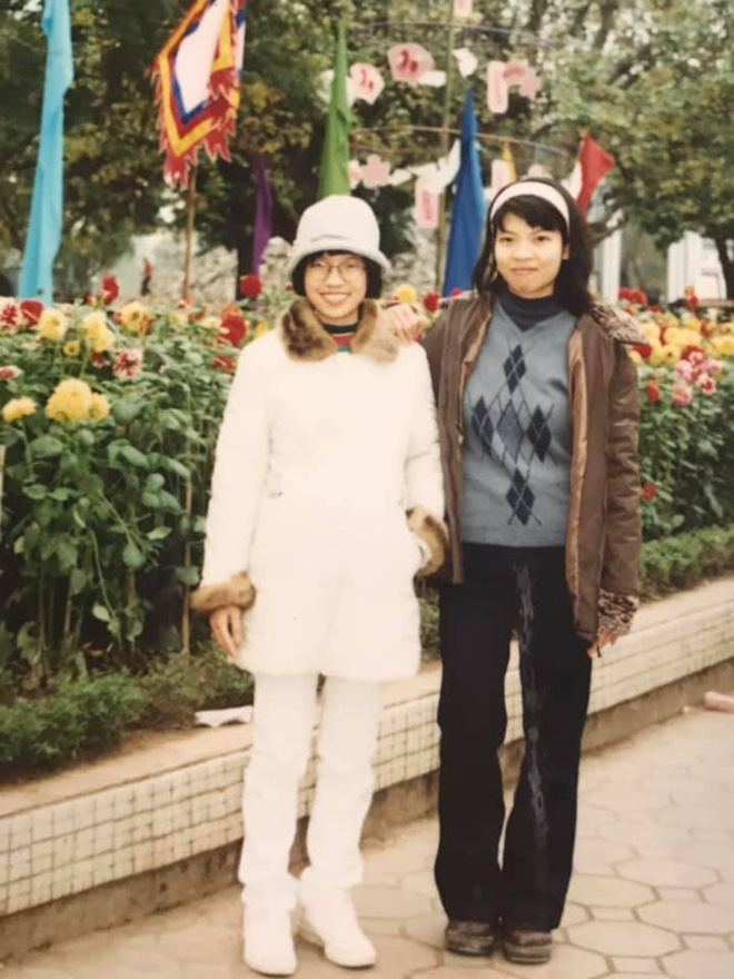 Chị Hương (bên phải) và em gái