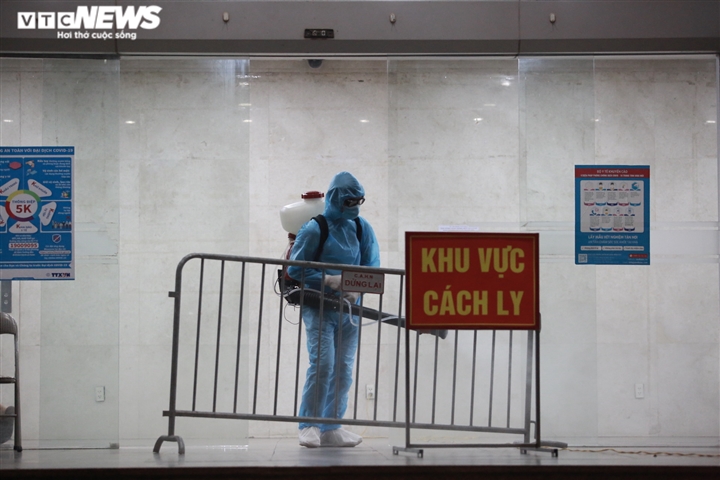 Chung cư Hemisco Xa La tạm thời bị phong tỏa (Ảnh: VTC News)