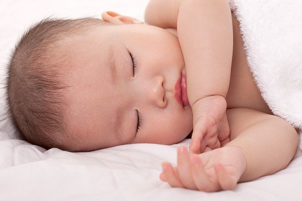Cha mẹ nên chú ý tư thể ngủ của trẻ nhỏ
