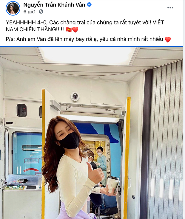 Hoa hậu Khánh Vân hào hứng thông báo cô và ê-kíp đã lên máy bay để trở về nước. Trước giờ lên máy bay, nàng hậu không quên gửi lời chúc mừng tới đội tuyển Việt Nam đã chiến thắng 4-0 trước đối thủ Indonesia. 
