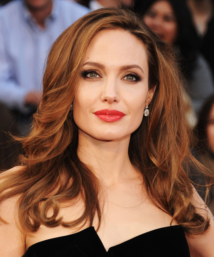 Bật mí bí quyết làm đẹp của "Tiên hắc ám" Angelina Jolie để luôn quyến rũ tuổi U50