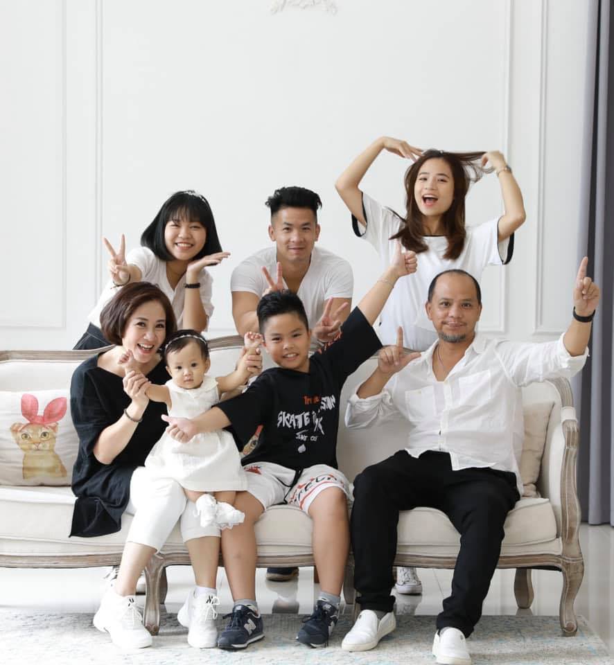 Gia đình hạnh phúc của Nguyệt Hằng – Anh Tuấn.