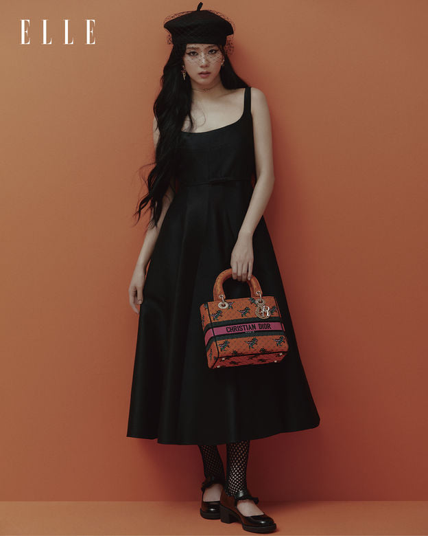 Cùng diện một mẫu váy, Jisoo - Angela Baby - Vương Tử Văn cạnh tranh nhan sắc khốc liệt