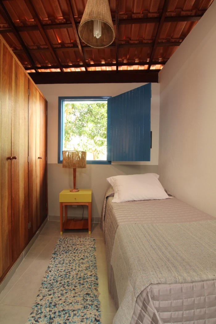 Phòng ngủ cũng được thiết kế tối giản, không sử dụng quá nhiều đồ nội thất.