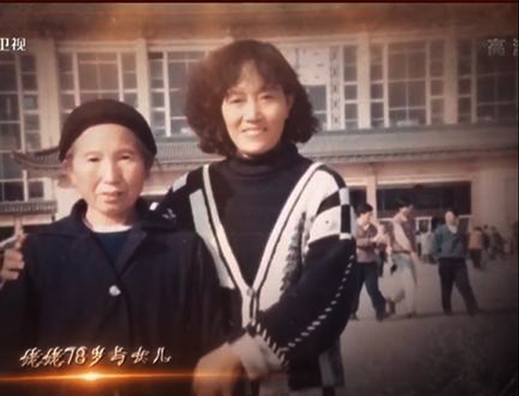 Tấm ảnh của hai mẹ con cô Trinh Tùng Dung
