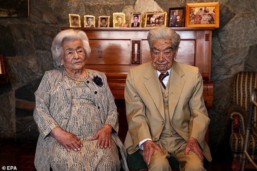 Ông Julio Cesar Mora Tapia (110 tuổi) và bà Waldramina Maclovia Quinteros Reyes (104 tuổi) đến từ Ecuador