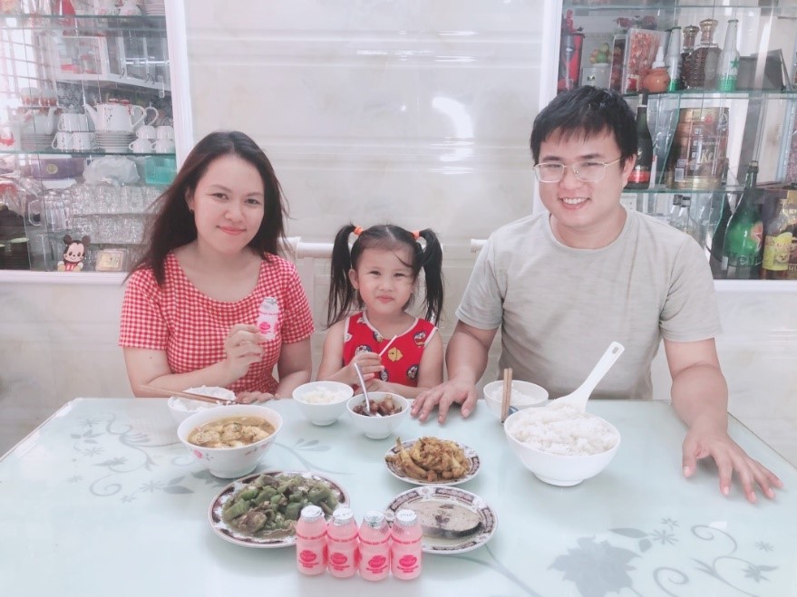 Những bữa cơm gia đình thơm ngon, vui vẻ của nhà chị Thanh Thanh “mùa giãn cách” thường được chị chia sẻ trên Facebook cá nhân