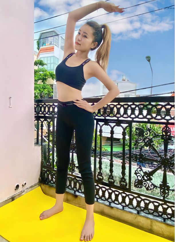  Facebooker Nhung Hoàng trong buổi tập thể dục “online” cùng hội bạn thân tại nhà
